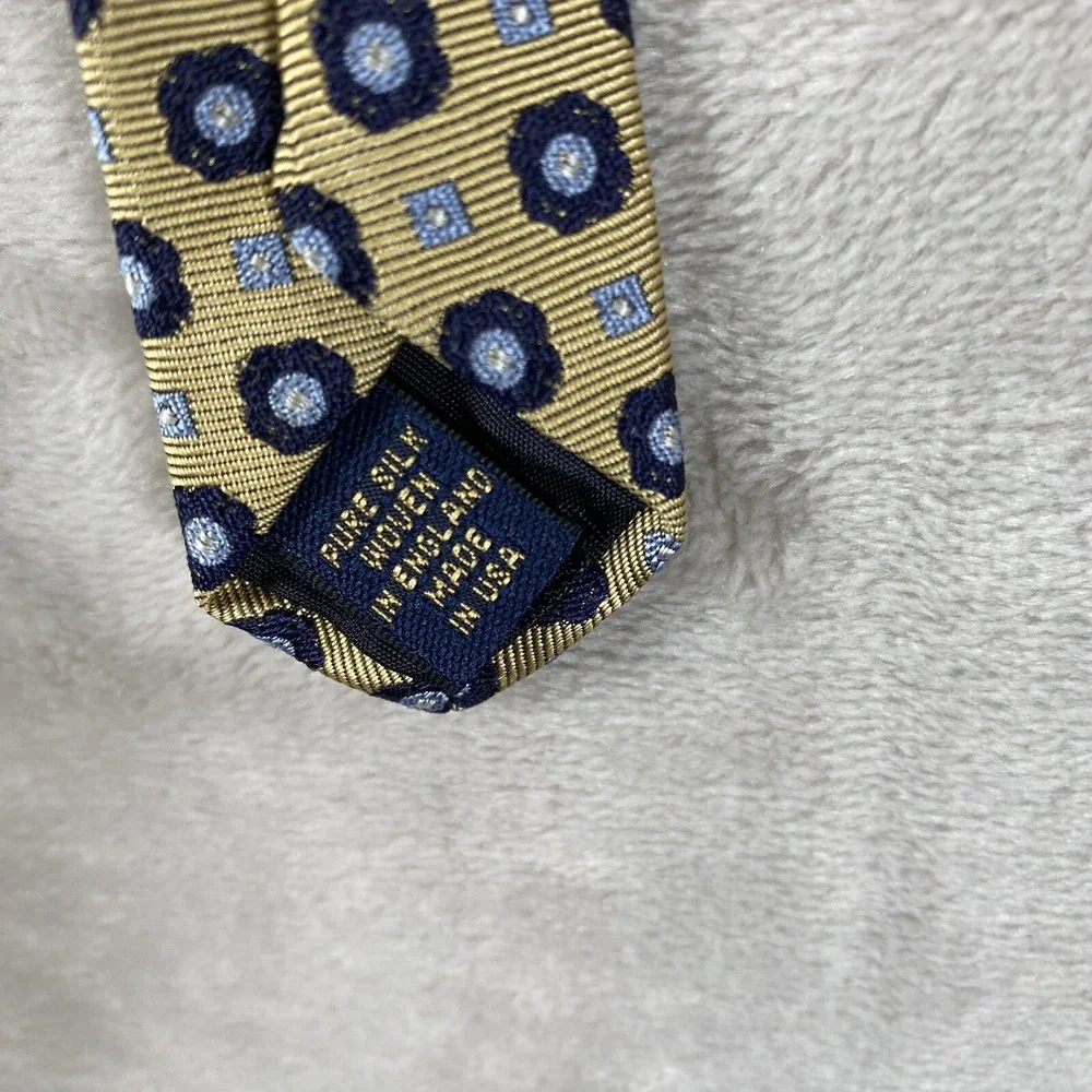 Brooks Brothers Makers Mens Necktie Gold Geometric Pure Silk Tie Made In The USA